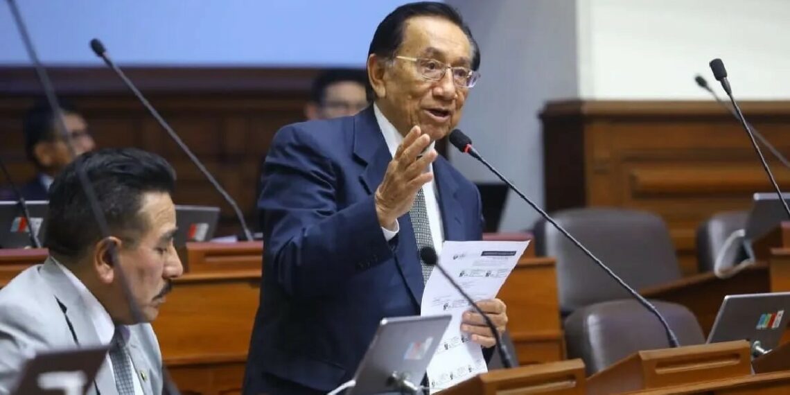 José Balcázar presentó proyecto de ley para otorgar licencia indefinida a universidades