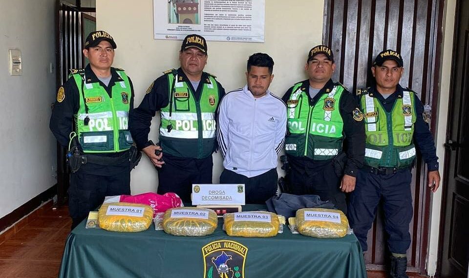 Policía de Carreteras Las Lomas incauta más de 27 kilos de marihuana