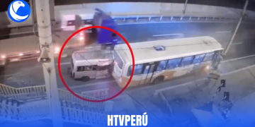 Cámaras captan fatal accidente en Villa El Salvador: miniván con S/24 mil en papeletas deja 2 muertos